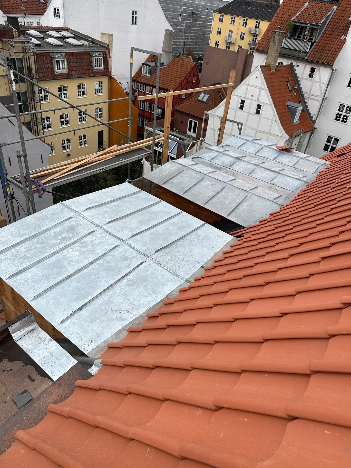 Nyt tag med zinkkviste over Københavns tage